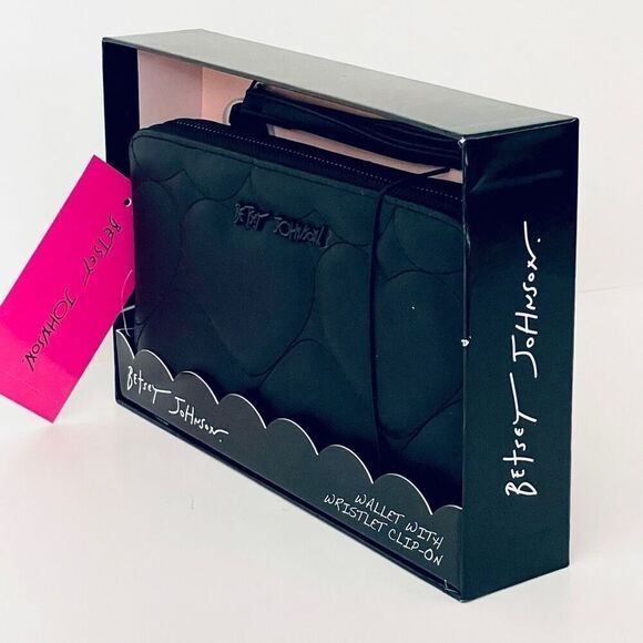 NWT Gorgeous Betsey Johnson Black Quilted Hearts Zip All  NWT Gorgeous Betsey Johnson Black Quilted Hearts Zip All Around Wristlet Wallet